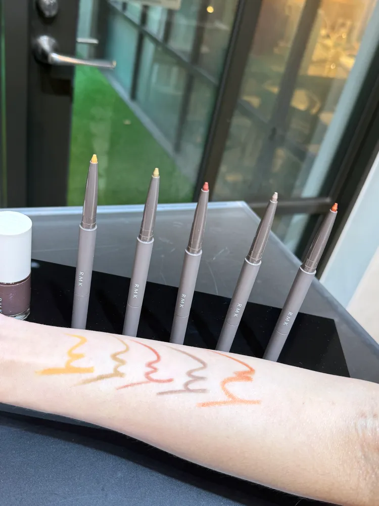 RMK立體深邃眼線筆，各1100元。張家玲攝