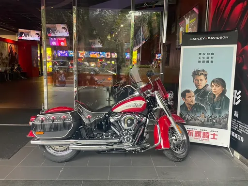 環球影業攜手哈雷舉辦電影《不羈騎士》特映會 同步展出Hydra-Glide Revival限量版