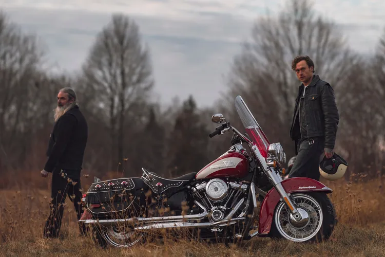 2024 Hydra-Glide Revival限量版呼應電影內湯姆哈迪 (Tom Hardy) 飾演主角的強尼所騎乘的哈雷車款，即為Hydra-Glide Revival限量版的前身1956年 FLH。業者提供