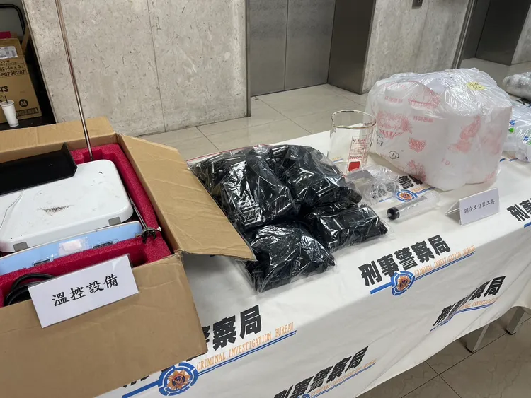 分裝廠內相關證物。警方提供