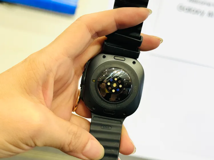 全新的BioActive感應器，LED燈由前代的4顆增至13顆。記者趙筱文 攝影。