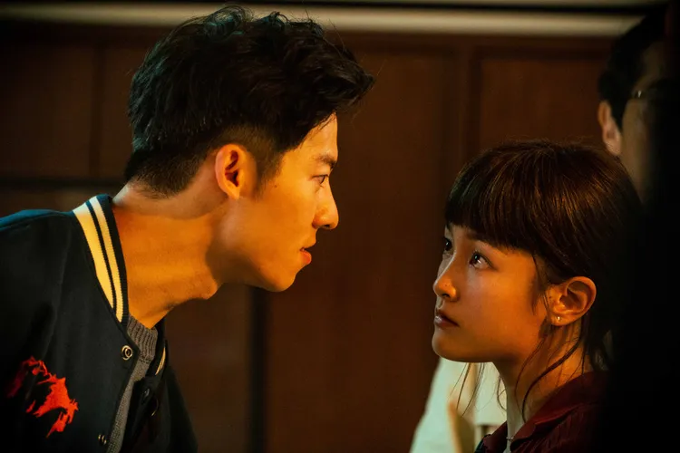 王淨（右）詮釋新上任小隊長林子晴槓上許光漢。Netflix提供