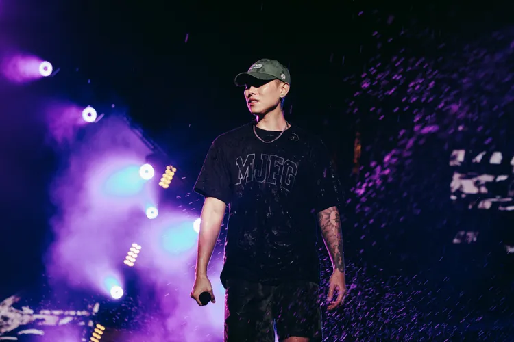 頑童MJ116瘦子一登台，台下粉絲嗨翻天。本色音樂提供