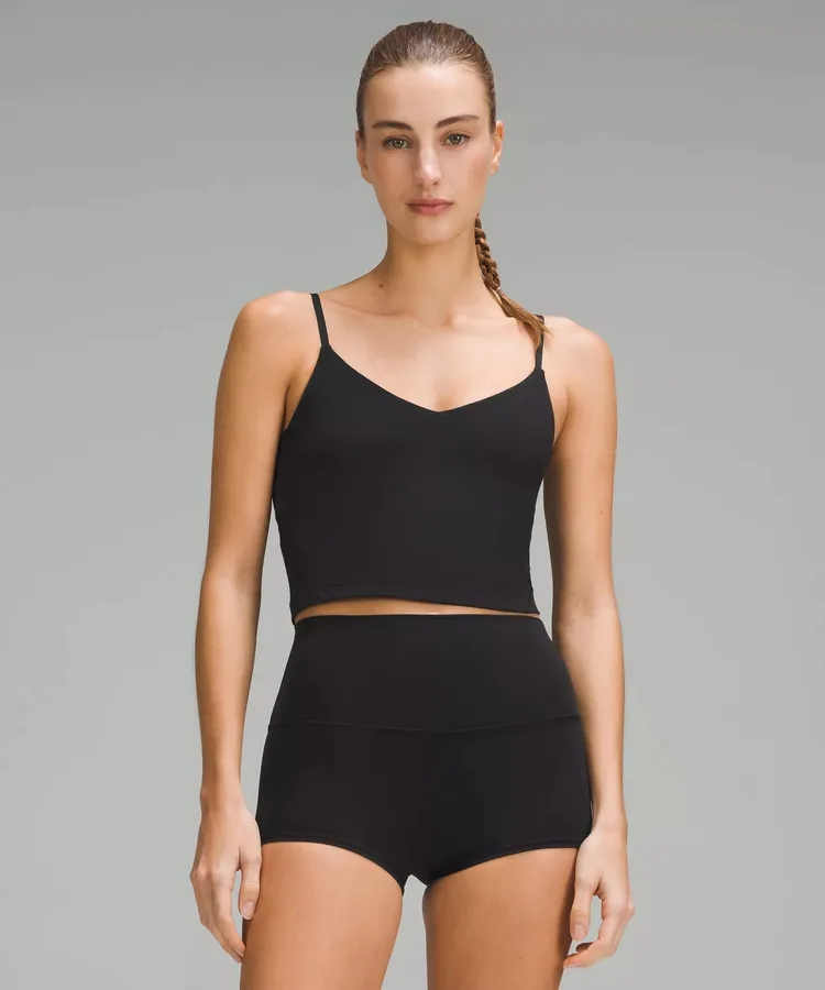 Align短版吊帶背心，2280元。品牌提供