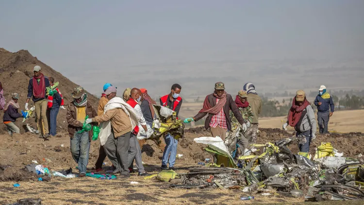 2019年3月在衣索比亞墜機後搜救人員找尋罹難乘客情況。美聯社