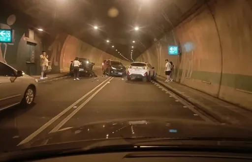 國道6號東向中午塞成停車場　駕駛人罵翻禍首原來是他