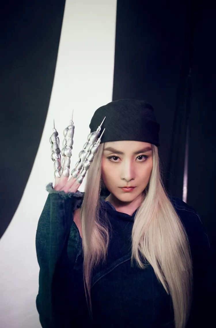 陳慧琳換了12個造型。環球音樂提供