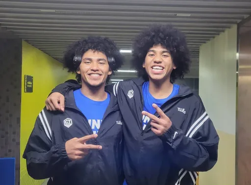 賀家兄弟升到中華藍隊首秀合砍24分 哥哥第4節灌籃摔倒嚇壞大家