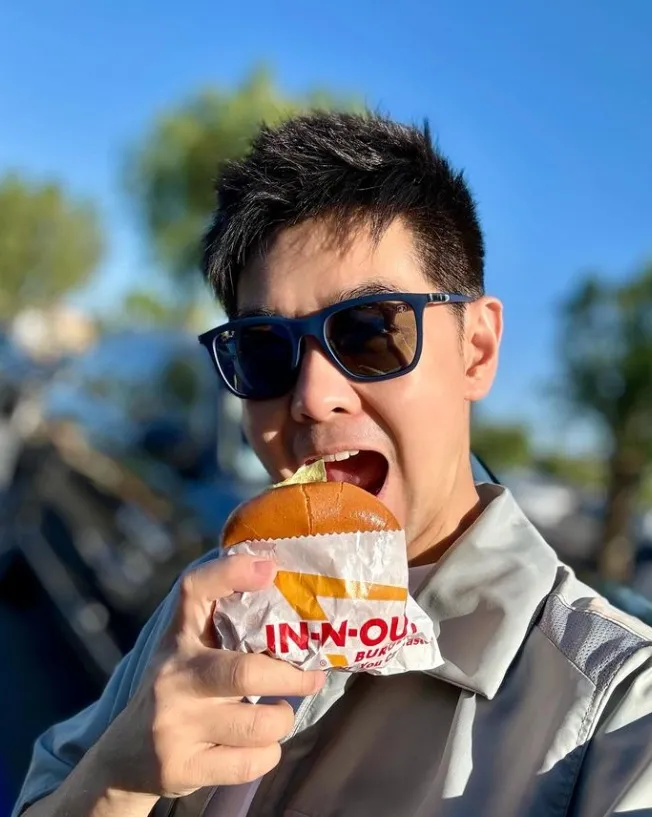 林志穎享用「In-N-Out 」漢堡。翻攝林志穎IG
