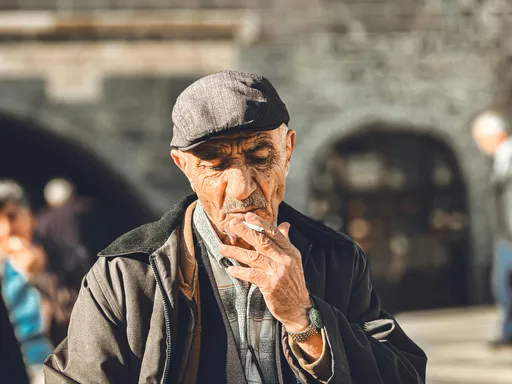 60歲翁排尿不順、血尿、射精時疼痛 雷射手術刮除攝護腺、取出結石才根治