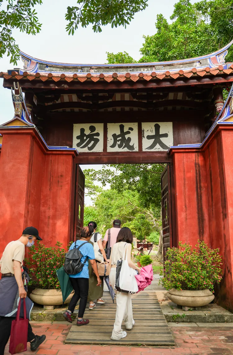 文學小旅行走訪「全臺首學」臺南孔子廟。田欣雲攝