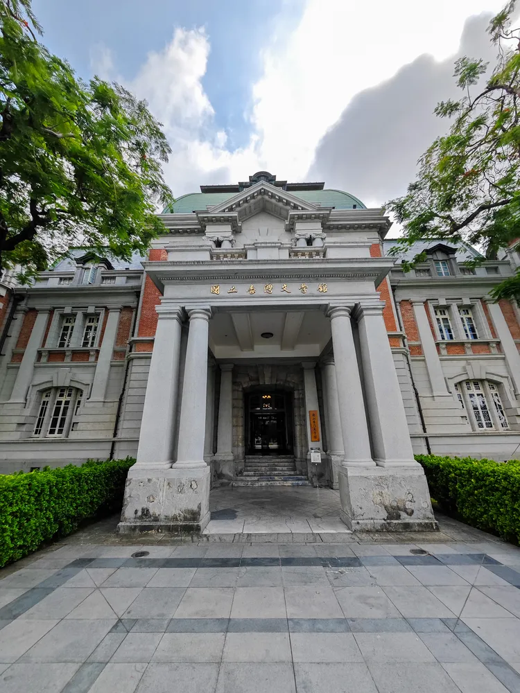 國立臺灣文學館建築由原臺南州廳改造，是日籍建築師森山松之助的作品。田欣雲攝
