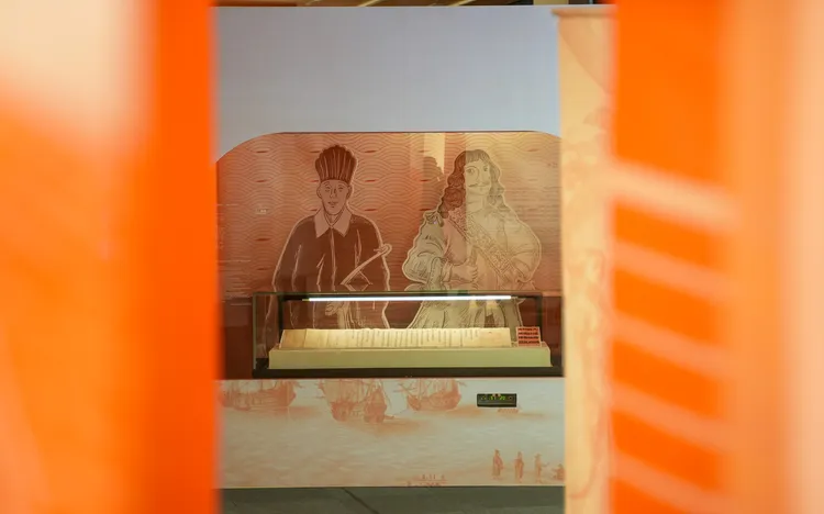 「文學千層．故事連城：從17世紀開始的超時空之旅」特展，向荷蘭萊頓大學圖書館商借的鄭經手稿〈嗣封世子札致荷蘭出海王〉。田欣雲攝