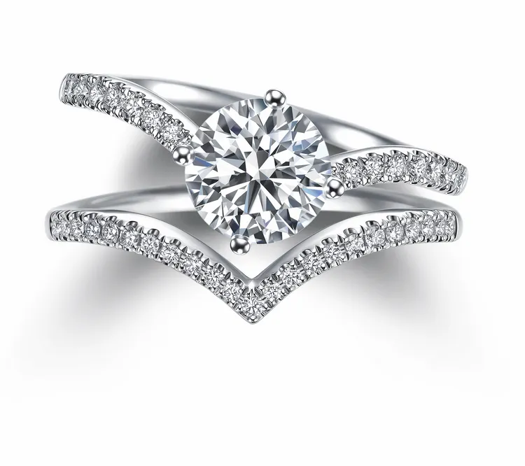 PROMESSA 小皇冠
18K白金鑽石戒指（主石30分），5萬700元起。品牌提供