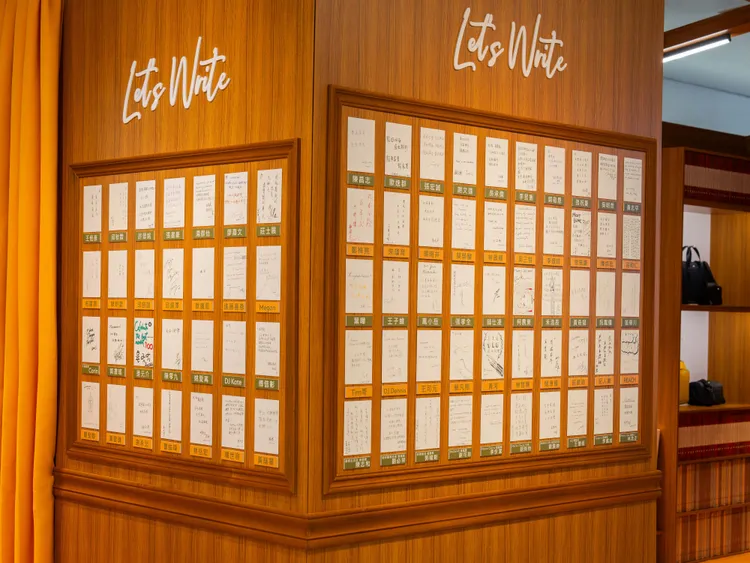 店內百人祝福企劃。彭欣偉攝