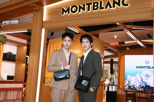柯震東搭薛仕凌逛萬寶龍「雪山木屋」 耍帥用鋼筆寫「死亡筆記本」