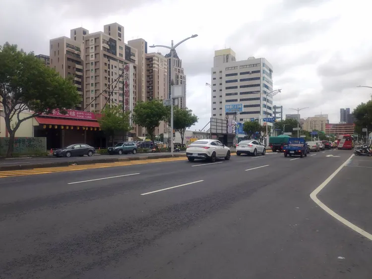 對於市府及民眾的重建速度，網友則大讚「高雄真的很棒」。民眾提供