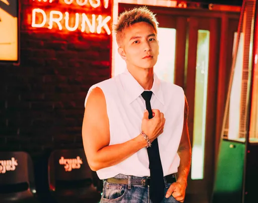 Lollipop楊奇煜39歲了還帥成這樣 染髮甩熟男油膩感「每月痛一次」