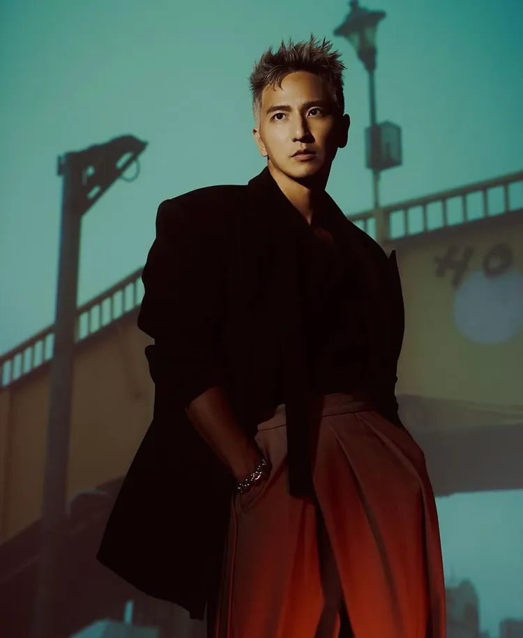 楊奇煜散發熟男魅力。猿聲串動提供