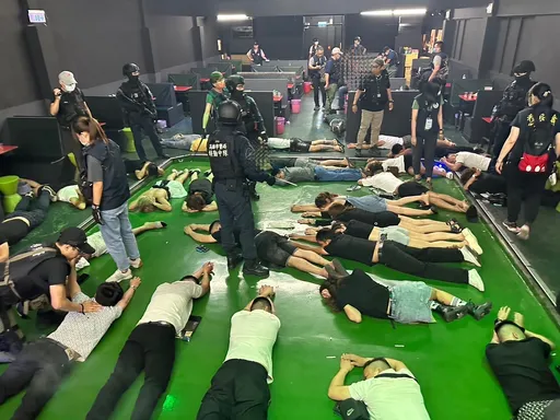 大寮铁皮屋藏地下舞厅!移工彻夜狂欢 竟还卖毒品助兴