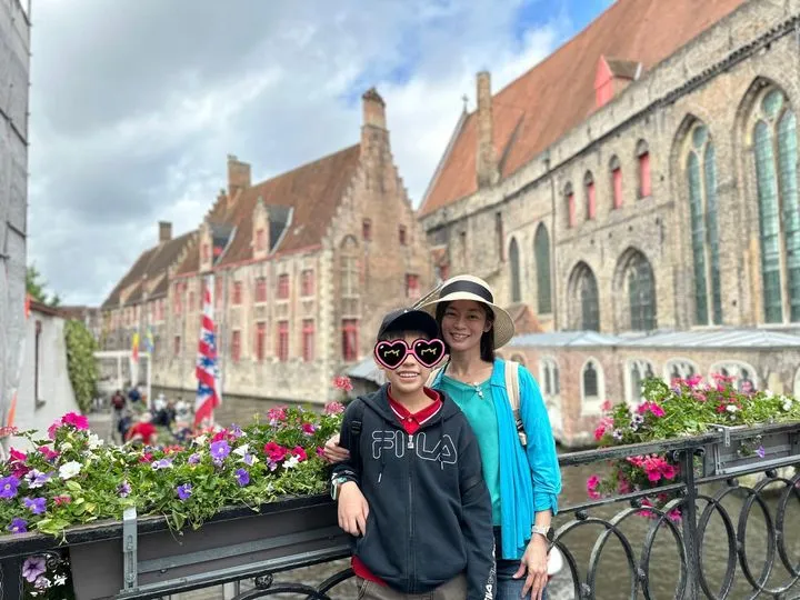 鄭凱云正帶孩子出國渡假。翻攝鄭凱云臉書