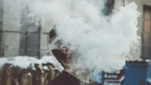 你看!抽菸真的有害健康 他尋短反悔點根菸釀大樓爆炸8人傷