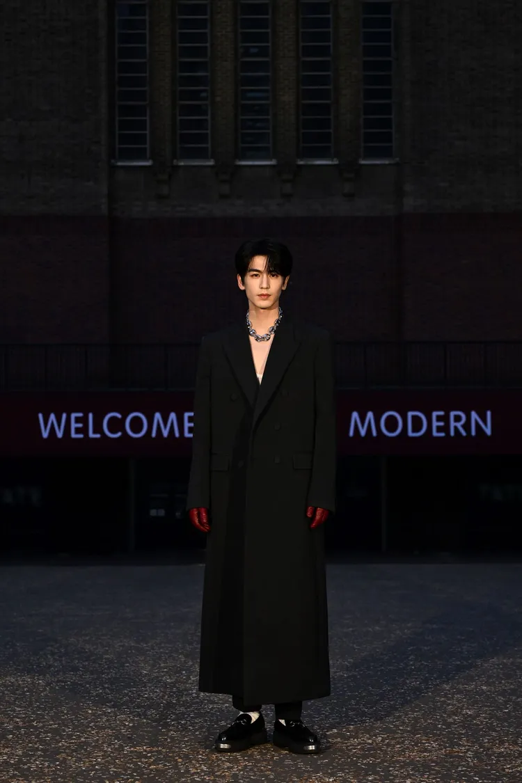 張凌赫曾出席品牌在倫敦舉辦的2025早春大秀。品牌提供
