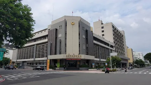 警方追詐團查到自己人! 高雄派出所員警涉洩密遭帶回 查扣電腦、手機