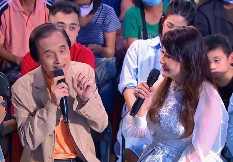 紀明陽老師驚喜現身，龍千玉淚灑現場。三立提供