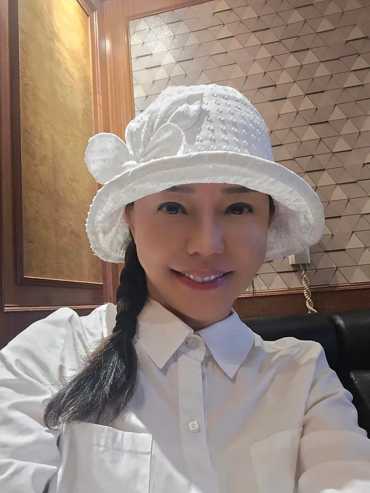 狄鶯發文一句「後面還有一羣人在等着看你的笑話」讓人感覺意有所指，再度引發關注。翻攝狄鶯臉書