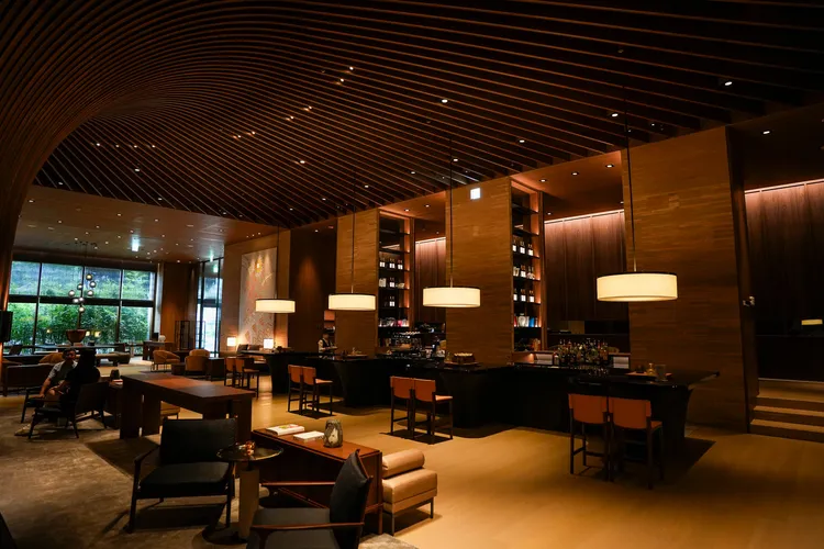 花蓮艾美1樓「北緯二十三(Latitude 23)」既是酒吧也是咖啡廳。田欣雲攝