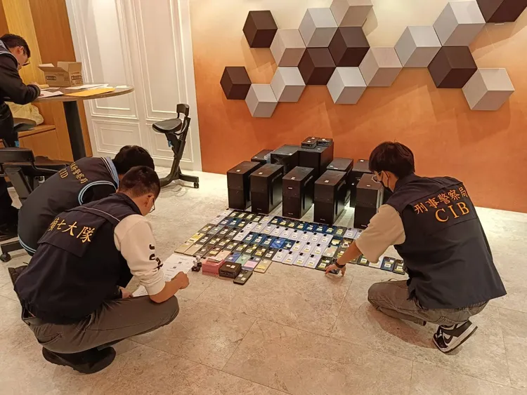 警方清點現場證物。警方提供
