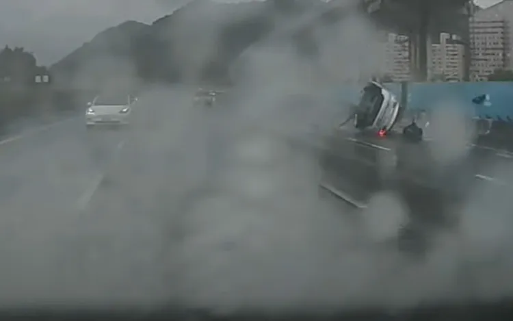 網友拍到車禍當下。翻攝自水電龍哥YT