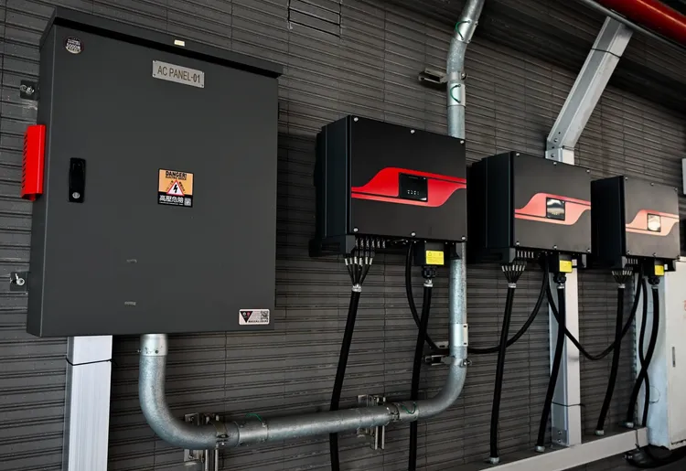 透過更新老舊設備及綠能設備的佈建，VOLVO更全力導入EMS能源管理系統（energy management system）並制定日常節能減碳SOP ，透過智慧化管理即時監控用電設備，將人為疏失可能造成的多餘用電機率降到最低。業者提供