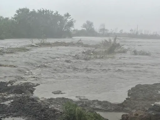 濁水溪暴漲!大水衝破堤防缺口 撤離2村共1400人