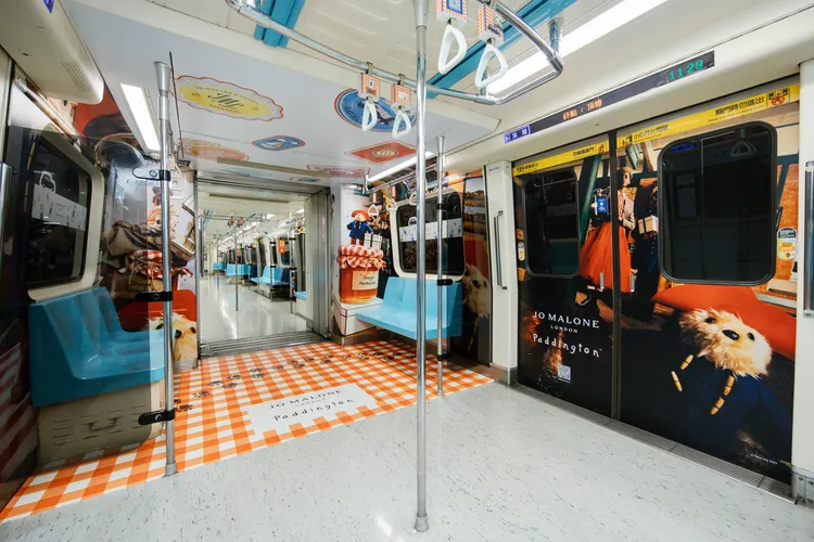 Jo Malone x 柏靈頓熊台北捷運板南線限定列車。品牌提供