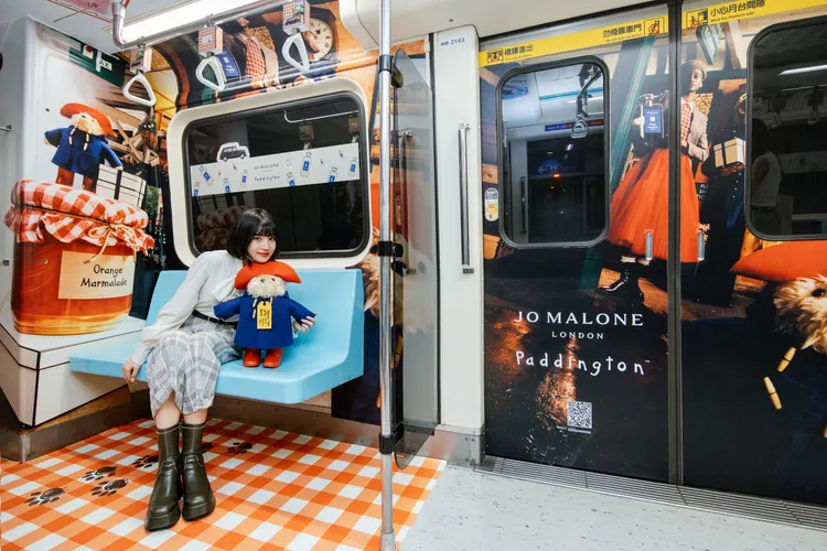 Jo Malone x 柏靈頓熊台北捷運板南線限定列車。品牌提供