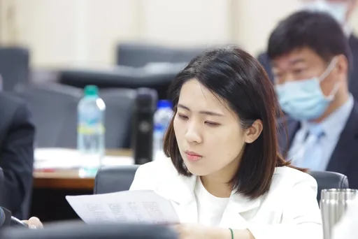 狼師性侵案護航幼兒園？徐巧芯提4點澄清「與家長同陣線」