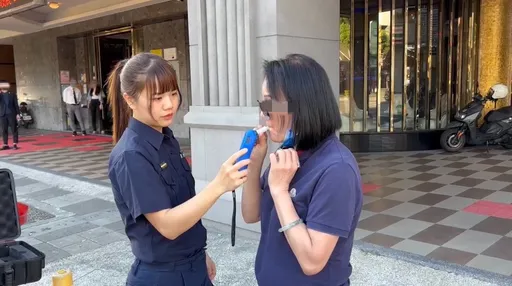高雄貴婦開保時捷卻逆向行駛!警攔停查獲酒駕  還勸這件事
