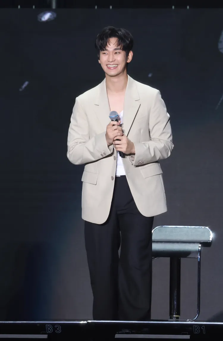 金秀賢笑得開心。彭欣偉攝