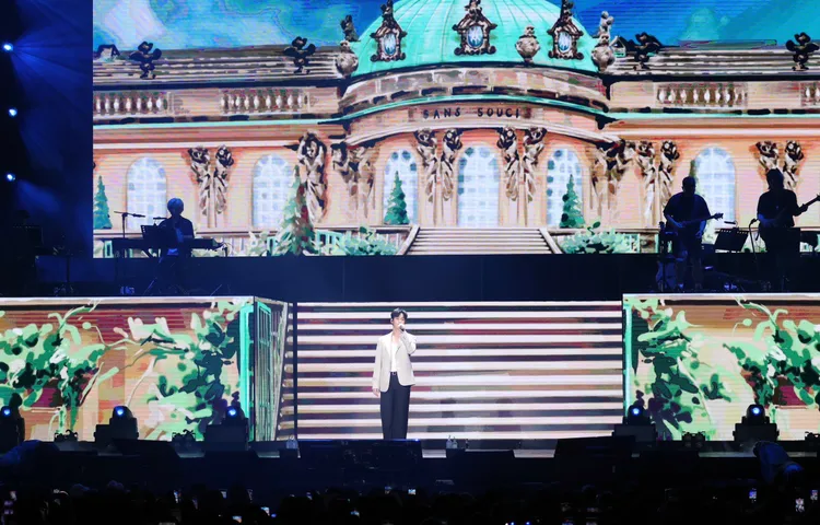 金秀賢帶樂團來唱現場，展現好嗓音。彭欣偉攝