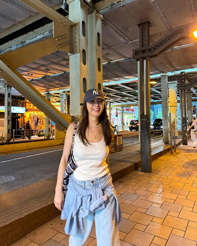 崔智友一身輕便逛東京。翻攝choijivvoo IG