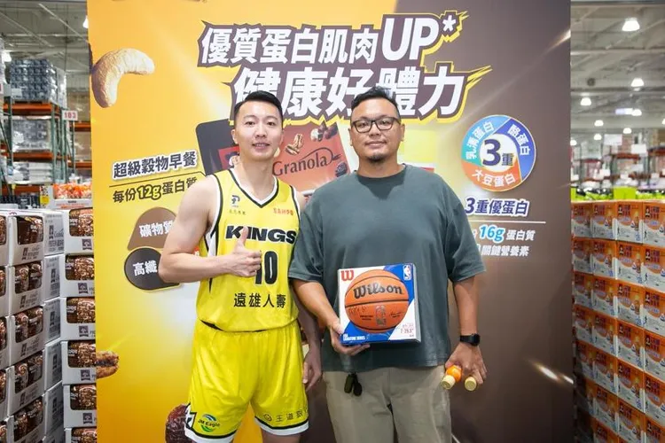 首波找來職籃冠軍球星簡祐哲（左)分享。桂格提供