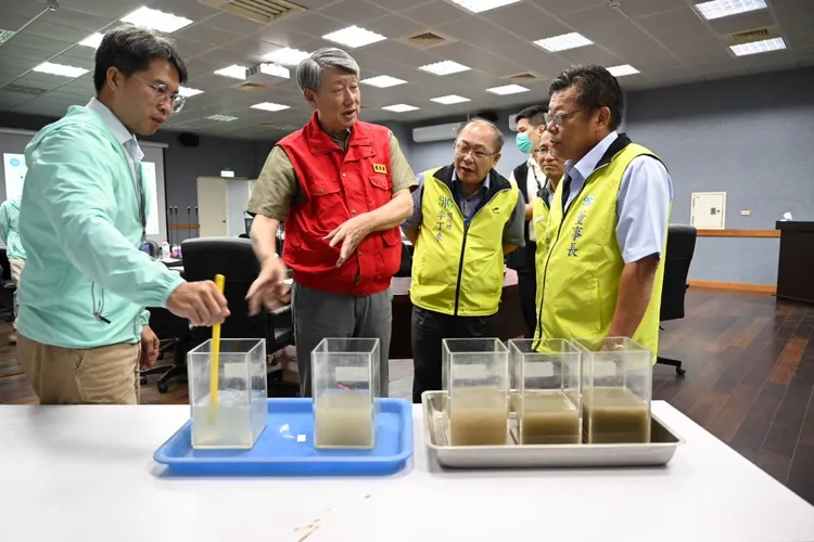 經濟部長郭智輝今視察桃園大湳淨水場，要求台水公司從原水、淨水、供水到用戶端，每個環節應注意管理。台水公司提供