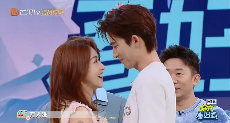 吳謹言（左）與王星越（右）在節目上撒糖。。翻攝《你好，星期六》YT頻道