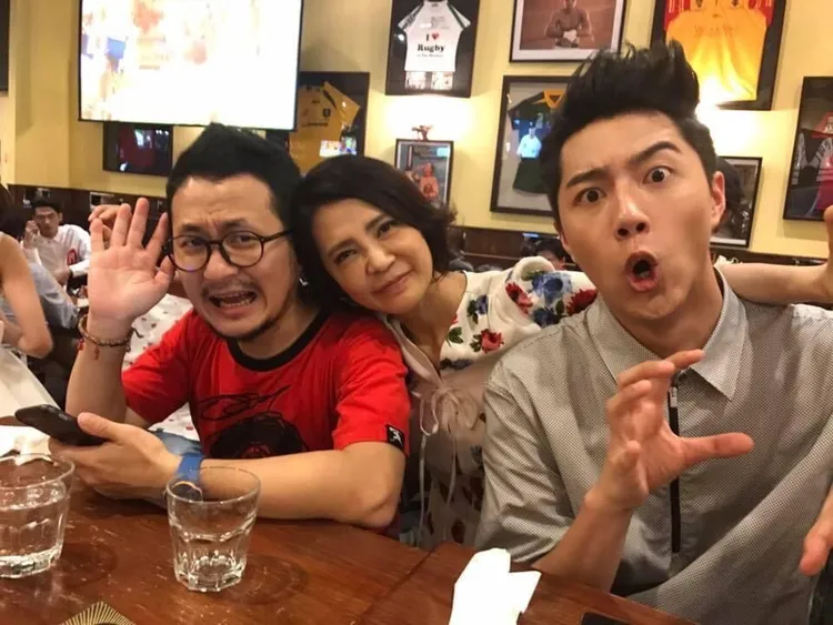 蔡凡熙（右起）去年也離開柴智屏，左為導演九把刀。翻攝蔡凡熙臉書