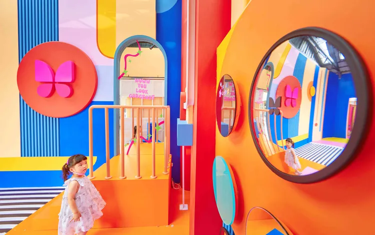 超好拍的凸透鏡搭配趣味標語，絕對能滿足你的奇幻想像。業者提供