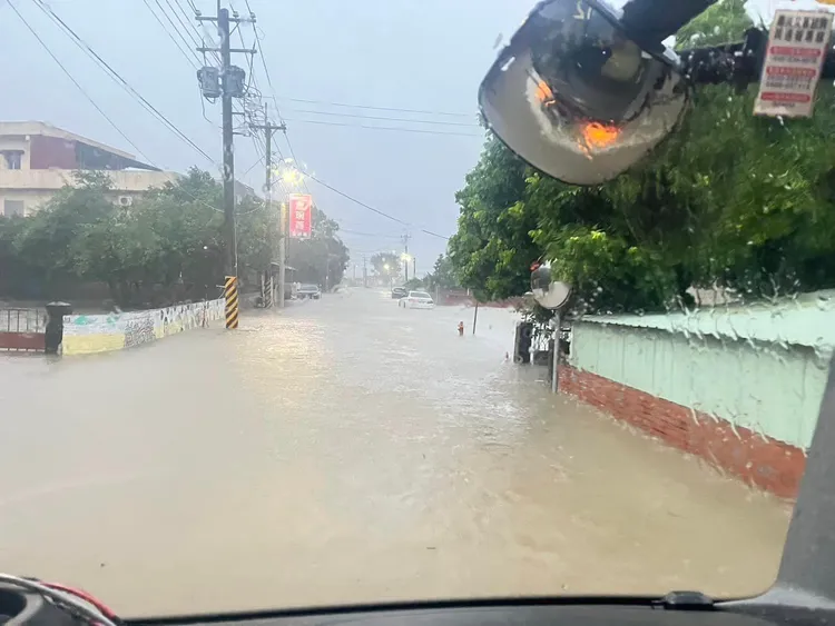詹琬蓁鹿草下麻村服務處及附近均淹水。翻攝詹琬蓁臉書