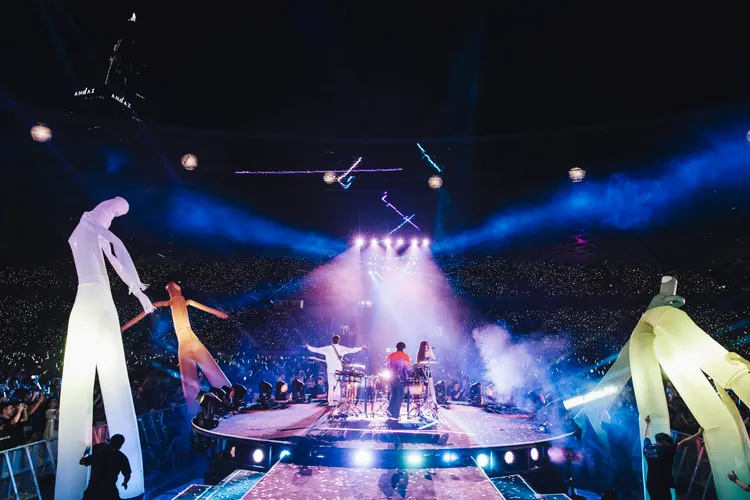 告五人演唱會台下座無虛席。相信音樂提供