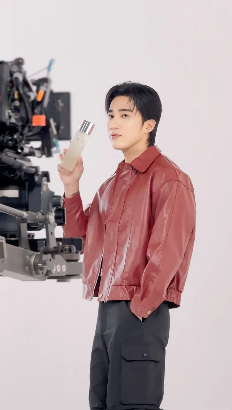 婁峻碩的肌膚被導演大讚「沒拍過肌膚這麼好的男藝人」。品牌提供